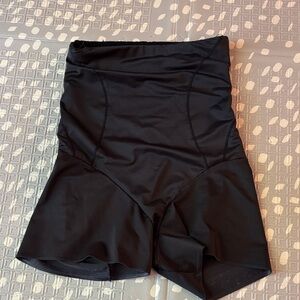 High-Waisted shorts shapewear